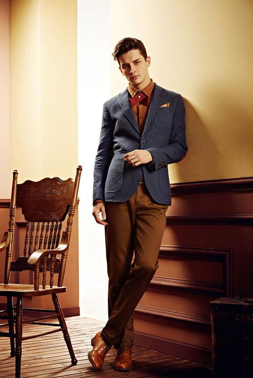 欧美帅哥黑发西装视频,欧美帅哥演绎黑发西装风度翩翩